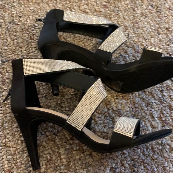 Black high heels with diamond embellishments - Picture 8 of 8